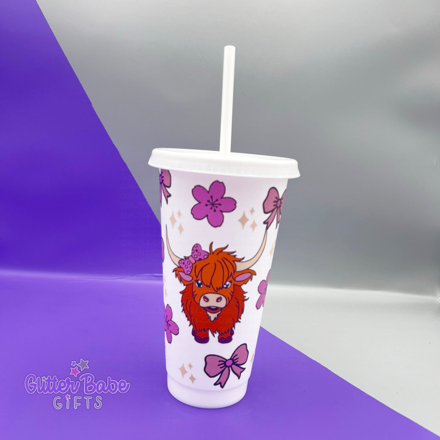 White coloured tumbler with highland cow flowers and bows against a purple and grey background